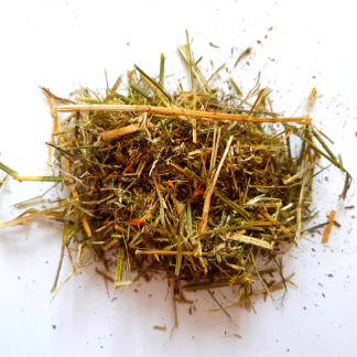 Sieczka-ziolowa-z-lucerny-dla-koni-10kg-olejowana-olejem-lnianym.png