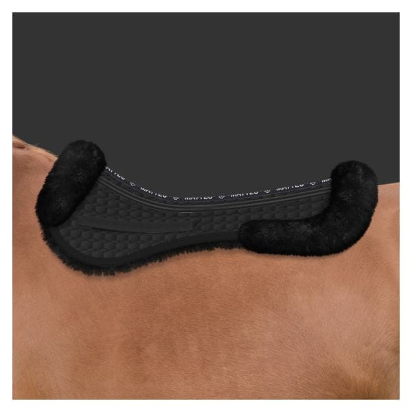 podkladka-pod-siodlo-skokowa-korekcyjna-MATTES-z-futra-medycznego-czarna.jpg