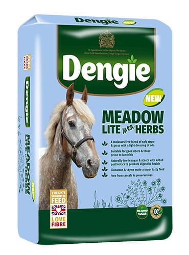 dengie-meadow-lite-with-herbs-15-kg-niskokaloryczna-sieczka-dla-koni.jpg