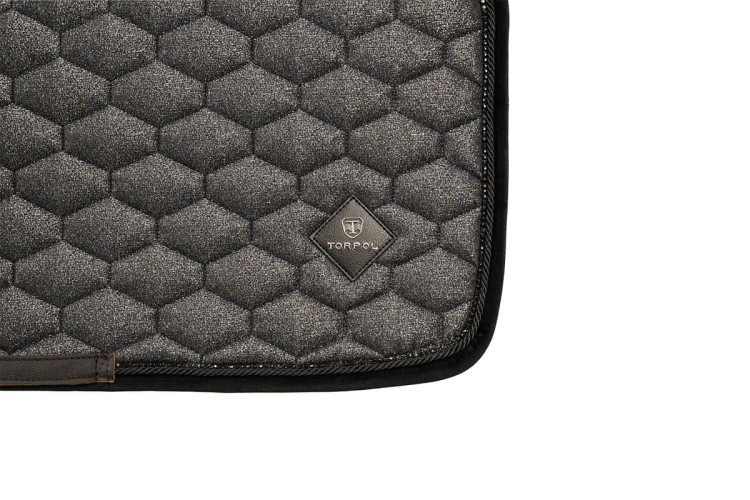 TORPOL_Czaprak_Shiny_czarny_detal (1).jpg