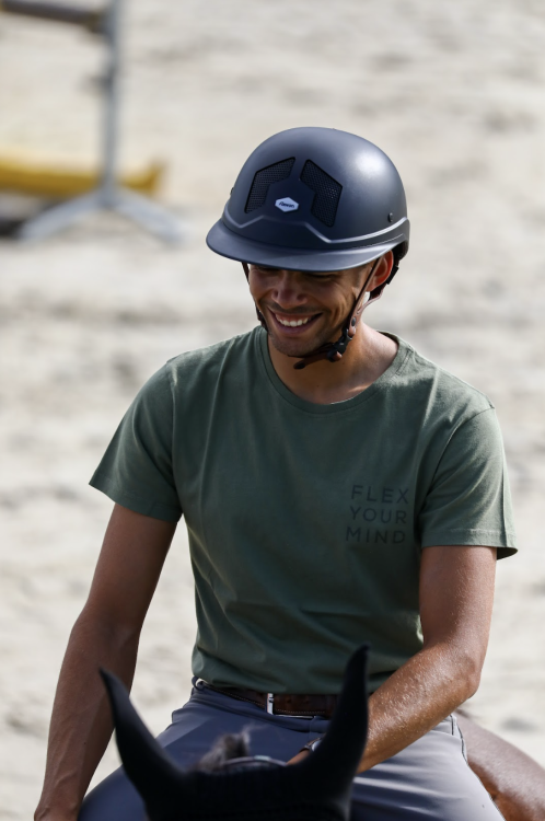 Armet dark brown chinstrap thomas .png