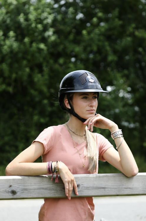 Armet star black chinstrap.png